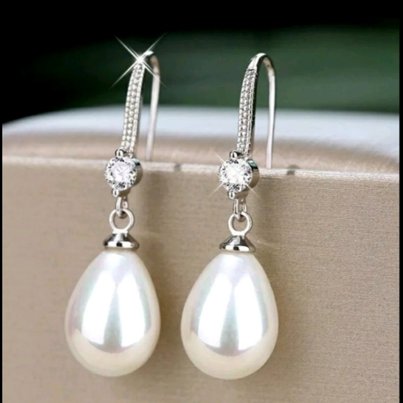SILVER COLOR WATER IMITATION PEARL'S DROP EARRINGS - Picture 3 of 5